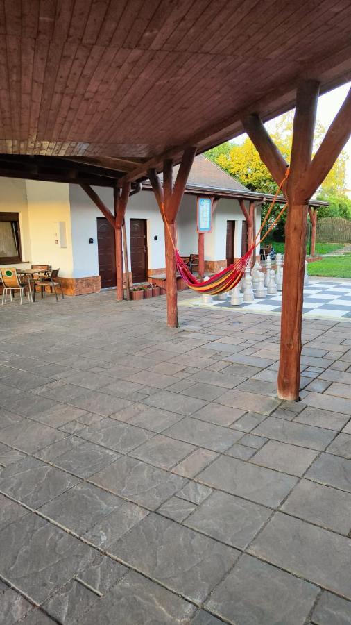 Hotel Nenufar Koscian Bagian luar foto